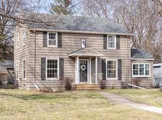 895 Parkview Ave, Saint Paul, MN 55117