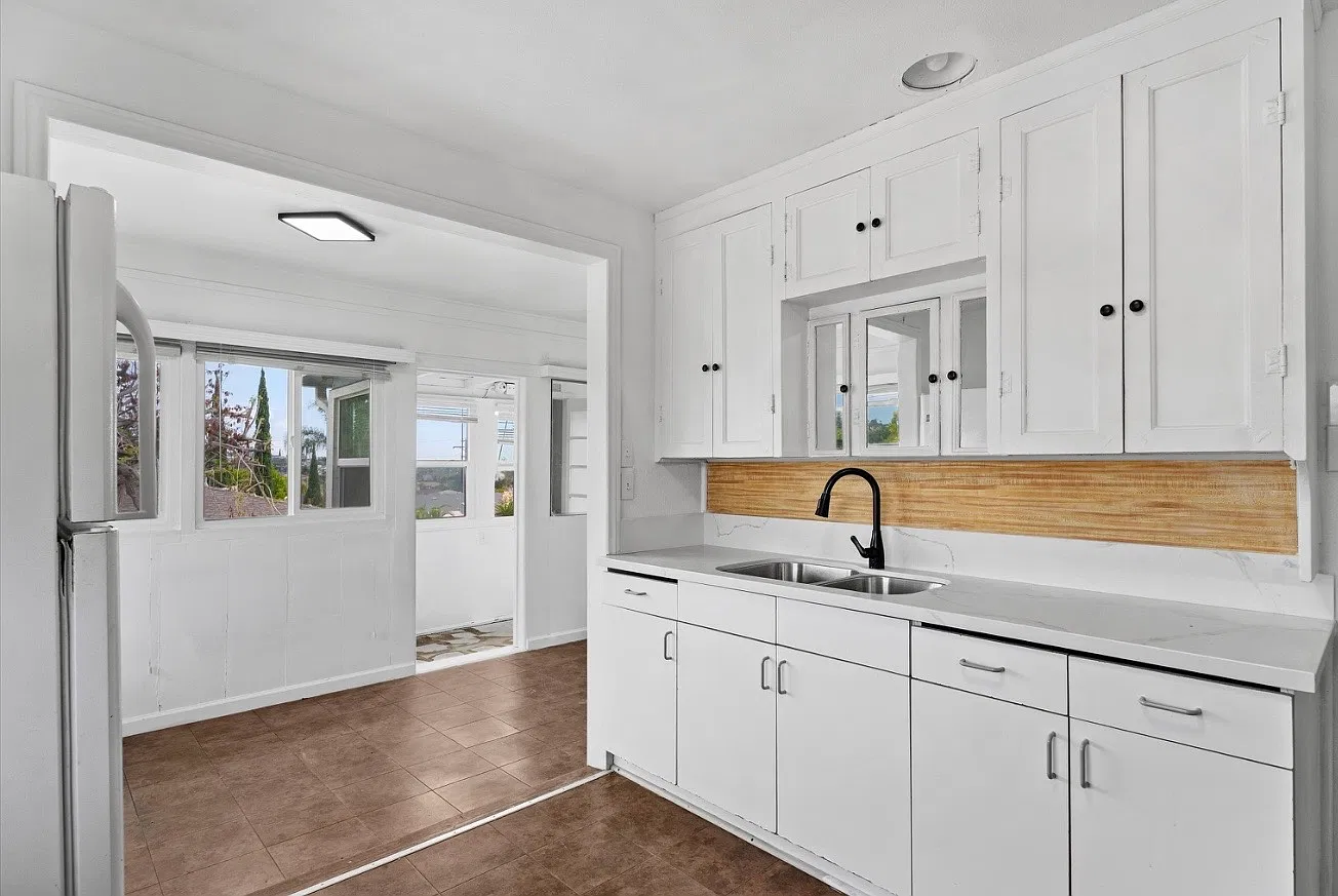 4 bed, 2200 sqft, $3,950 — Photo 1