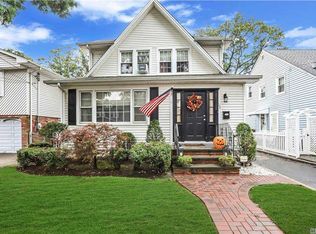 146 E Carpenter St, Valley Stream, NY 11580
