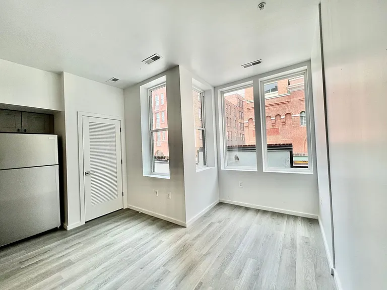 725 W Pratt St. — Photo 52