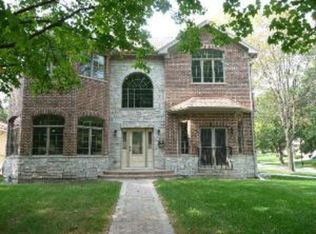 669 N Main St, Naperville, IL 60563