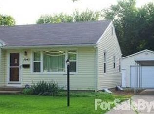 1943 SW Seabrook Ave, Topeka, KS 66604