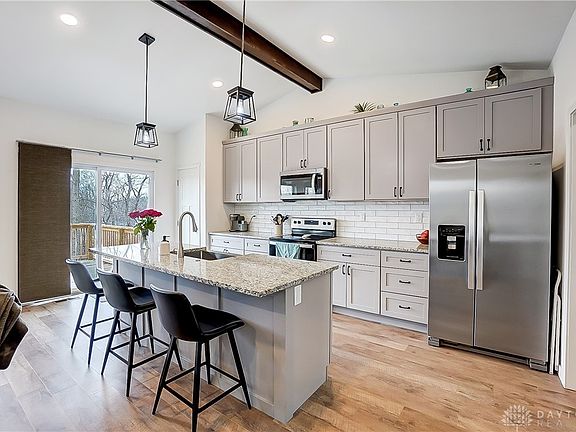 5th image of 689 Waldsmith Way