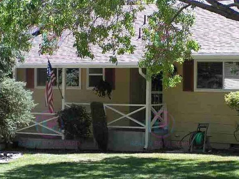 1360 W 12th St — Photo 3