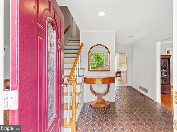 2nd image of 642 Coram Rd