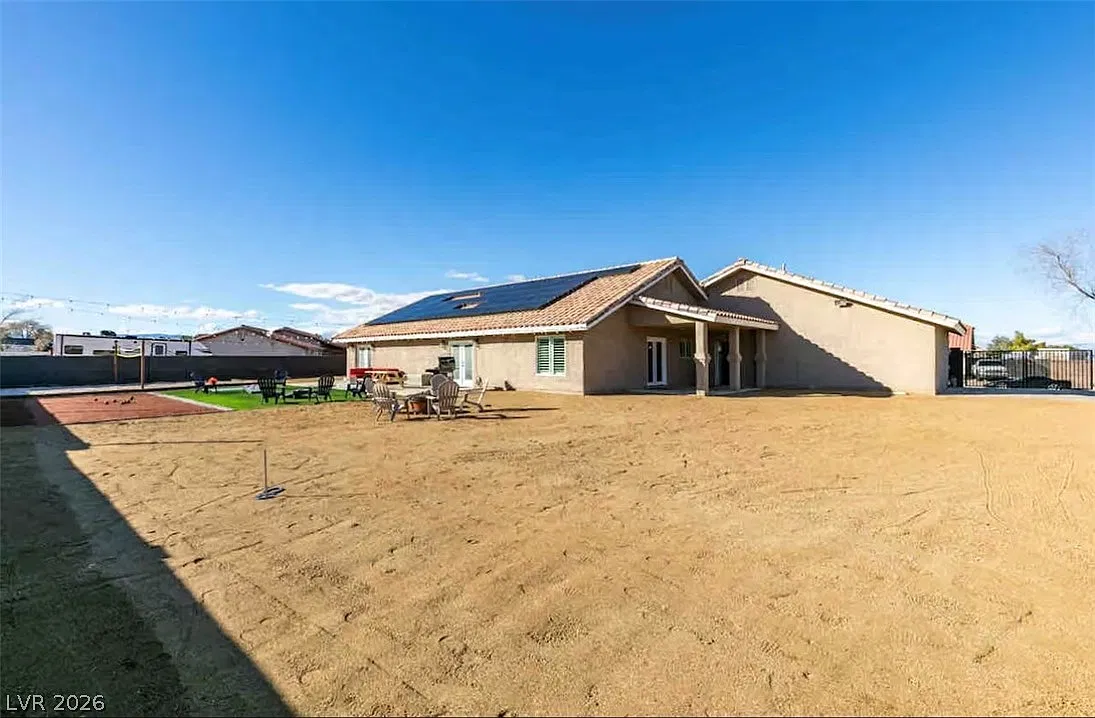 5 bed, 2.0 bath, 2250 sqft, $5,500 — Photo 2