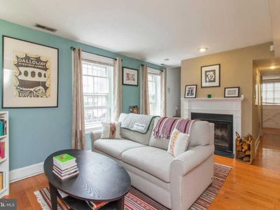 818 S 4th St #C, Philadelphia, PA, 19147