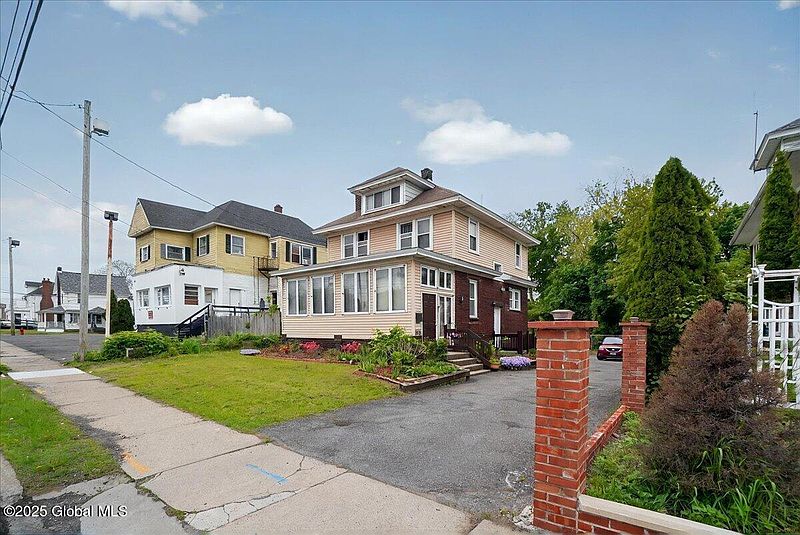 4th image of 1576 State Street
