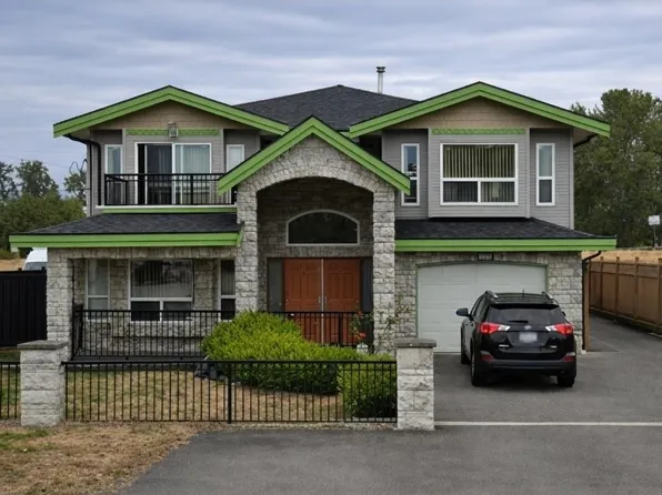 175 Pembina St, New Westminster, BC V3M 5J2