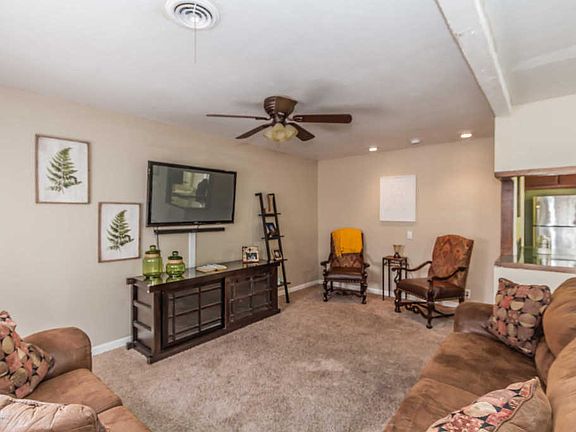5th image of 3104 Oak Dr