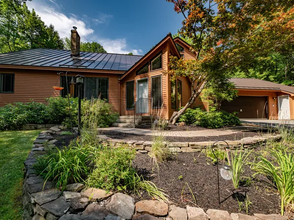 50 Robin Hood Drive, Winthrop, ME 04364