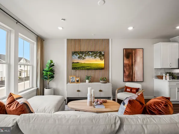 126 Abramo Victor Dr, Downingtown, PA 19335