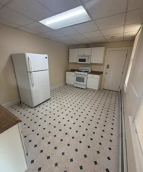 18 Lancaster St #1R — Photo 2