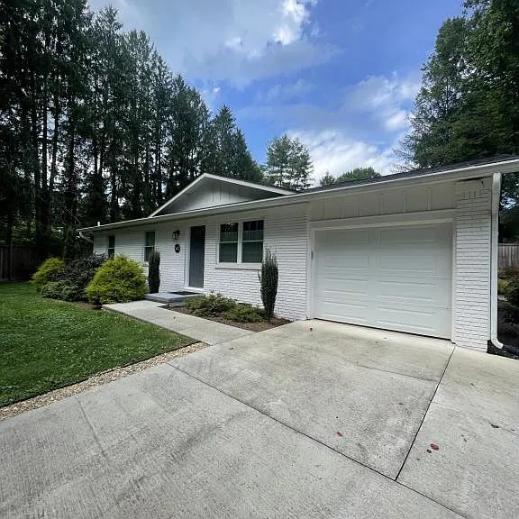 342 Silversteen Dr — Photo 2
