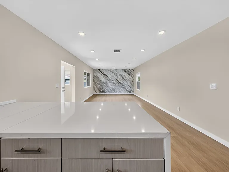 2327 N Naomi St — Photo 14
