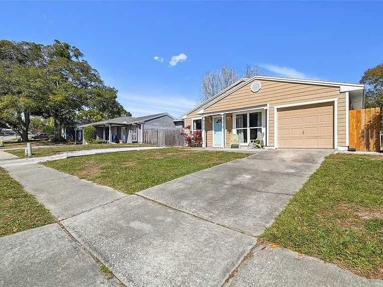 2803 Northcote Dr — Photo 3