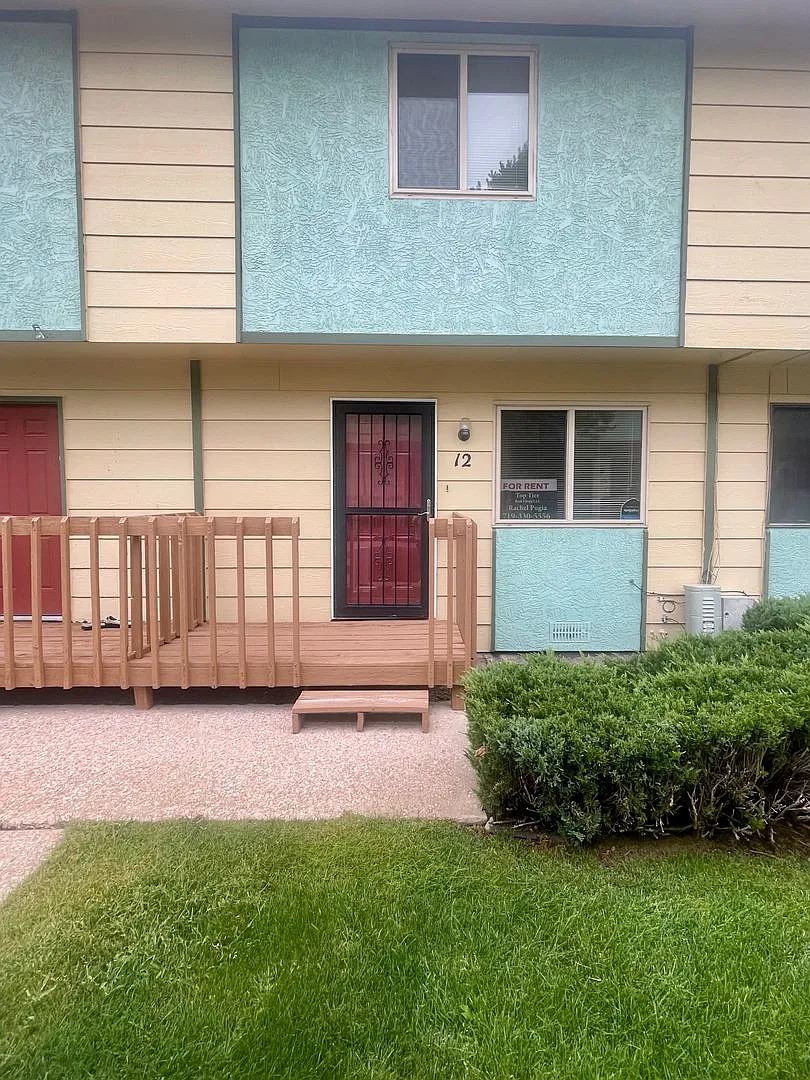 Charming Townhouse in a Quaint Neighborhood — Photo 2