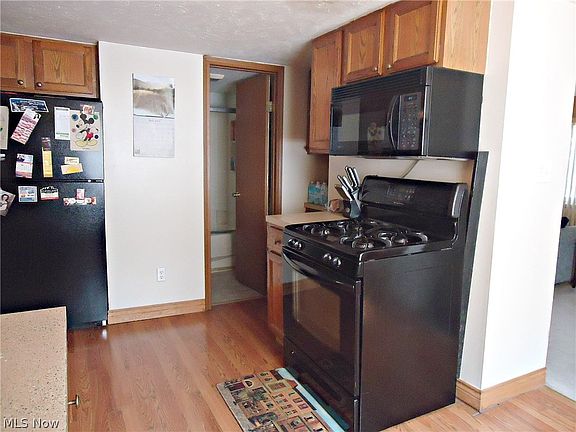 4th image of 32952 Edward Ave