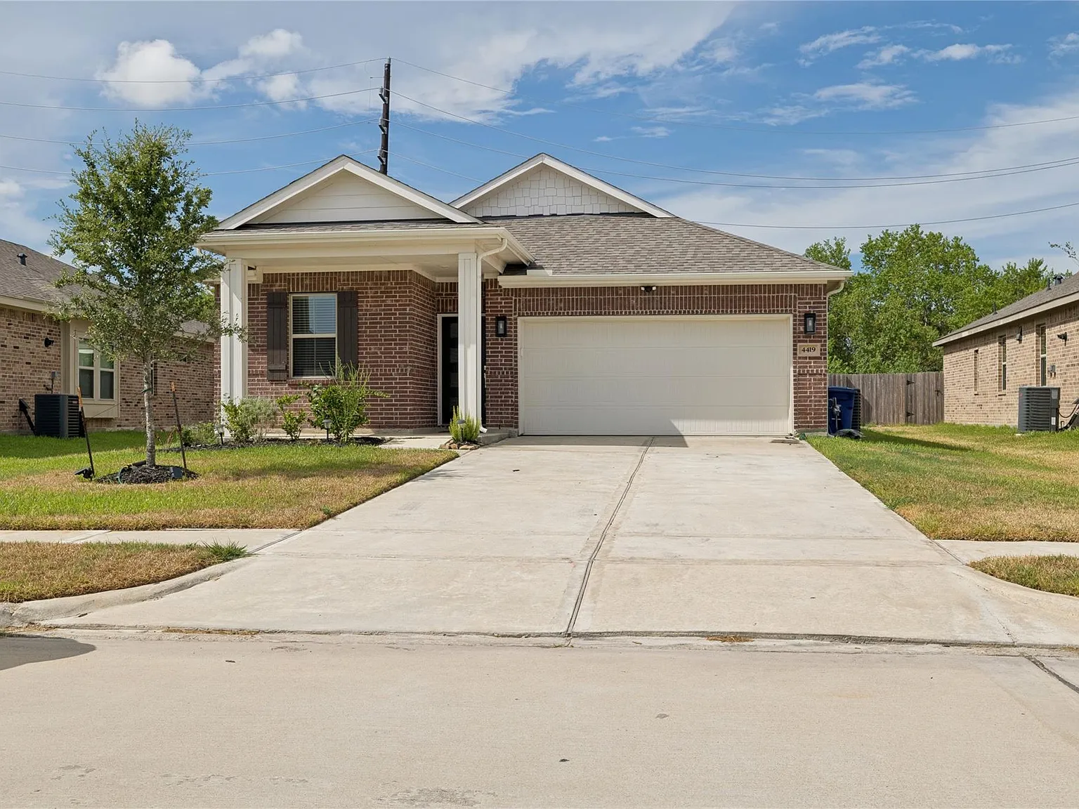 3 bed, 2.0 bath, 1845 sqft, $2,499 — Photo 2