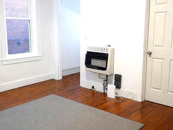3rd image of 520 N 3rd St