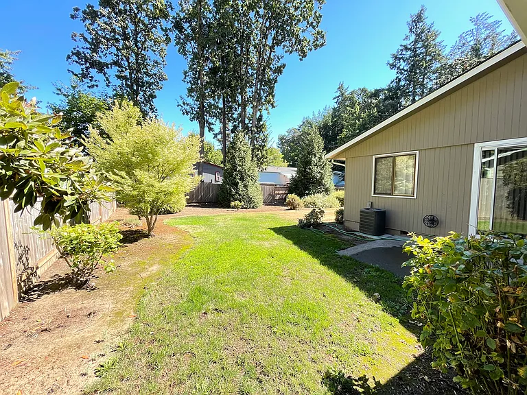 6308 Woodlawn Dr NE — Photo 14
