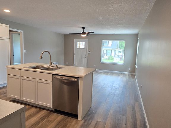 3rd image of 605 N Jeffries St