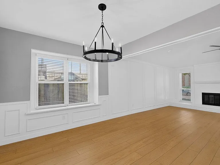 1748 Saint James Dr — Photo 13