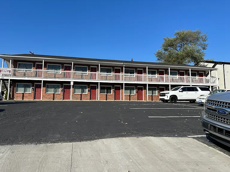 Mulligan Place Apartments — Photo 12