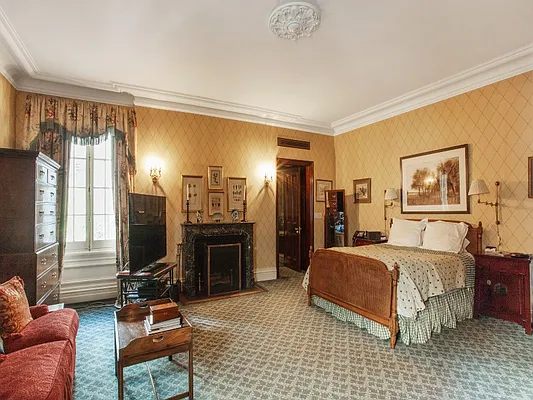 Sold by Sotheby's International Realty | media 16