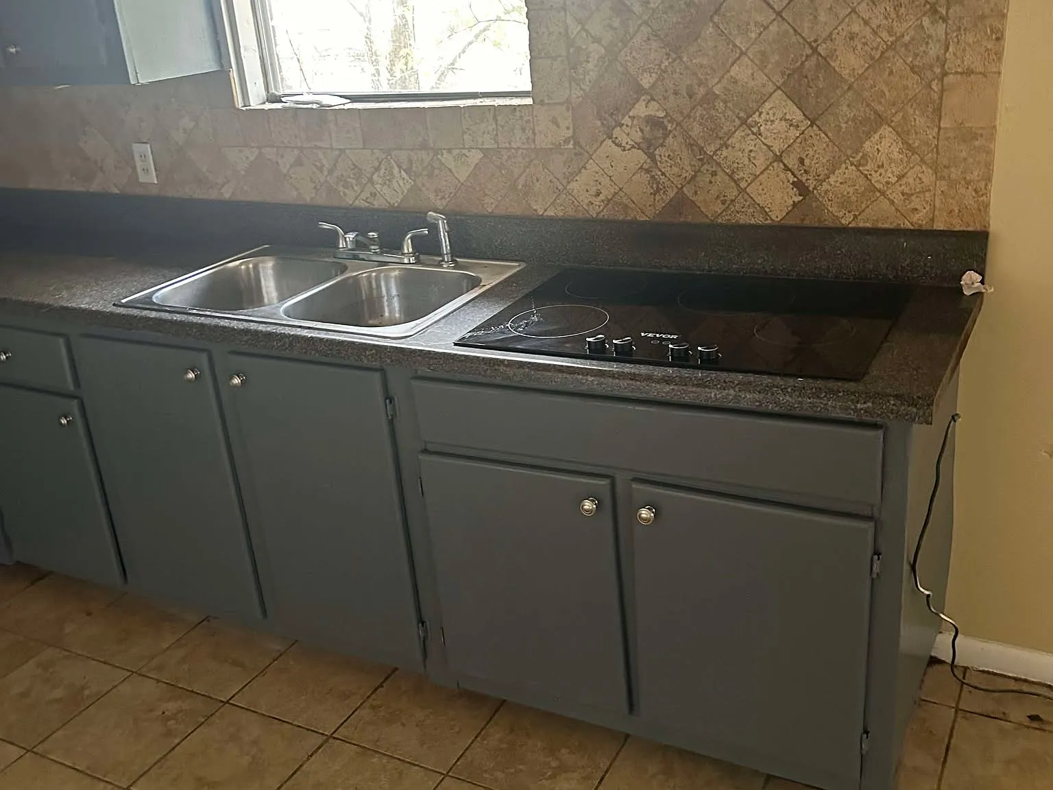 3 bed, 1050 sqft, $950 — Photo 4