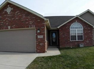 524 Stonefield Dr, Smithton, IL 62285