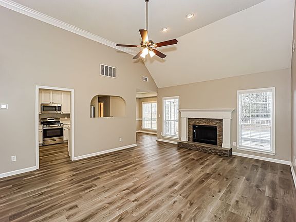 5th image of 295 Woodstream Dr