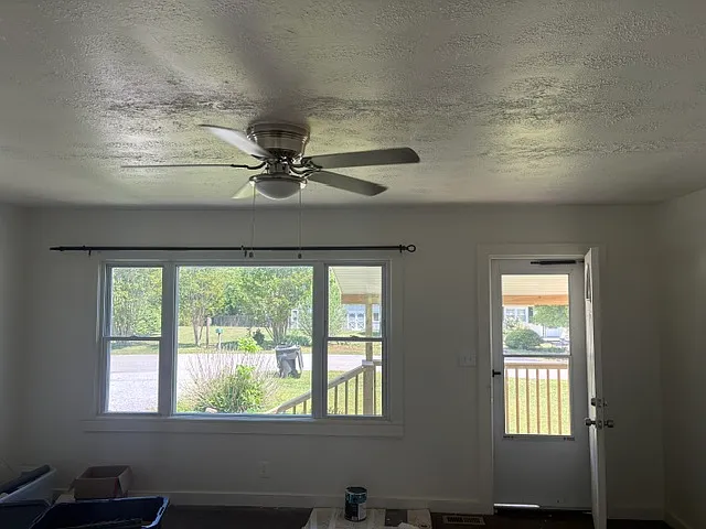 405 Greenwood Cir — Photo 2
