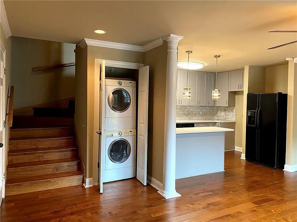 2 bed, 1.0 bath, 934 sqft, $1,700 — Photo 4