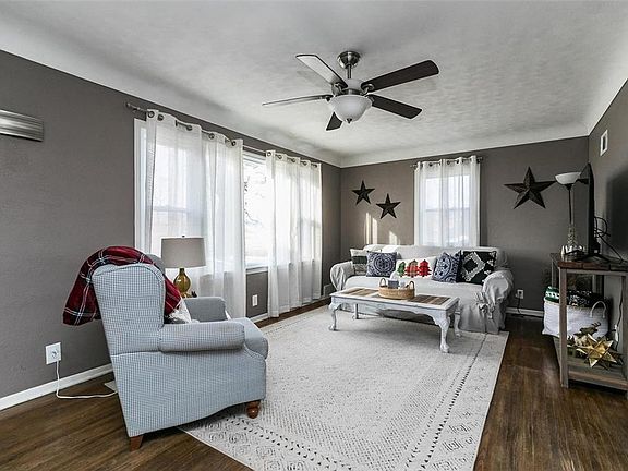 4th image of 1024 Maplewood Dr NE