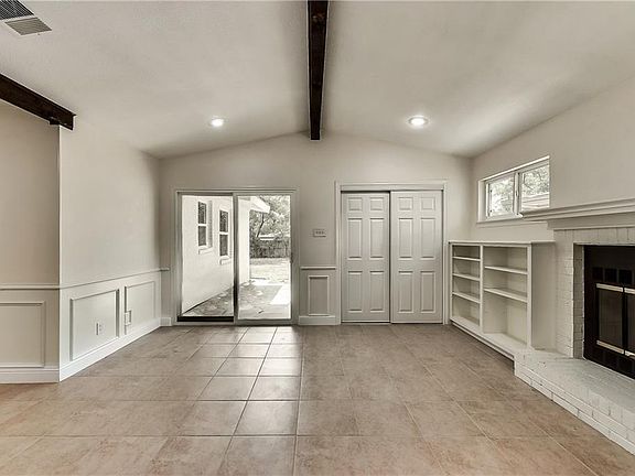 5th image of 2414 Cambridge Dr
