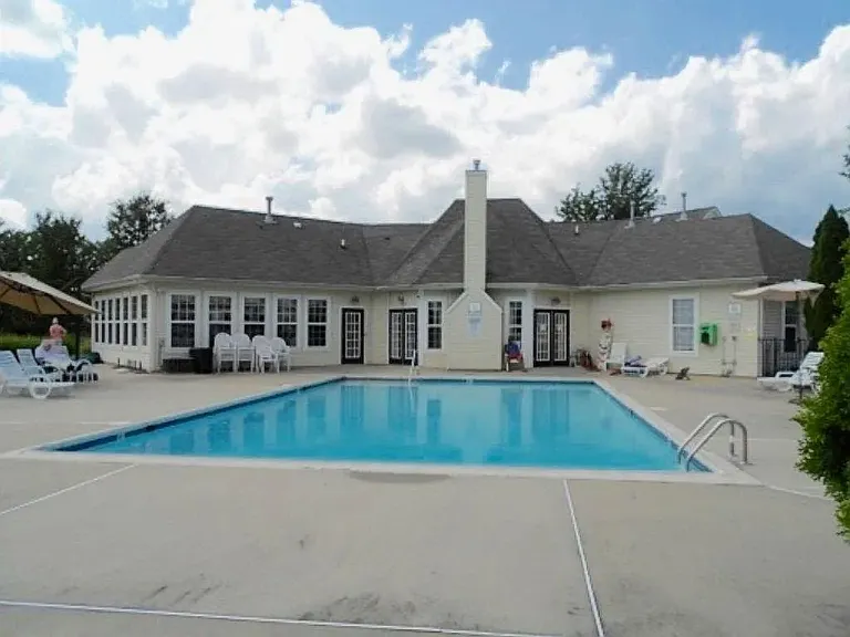 1022 Flakne Ct — Photo 9