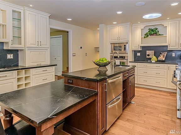 3rd image of 2818 Riverlea Dr SE
