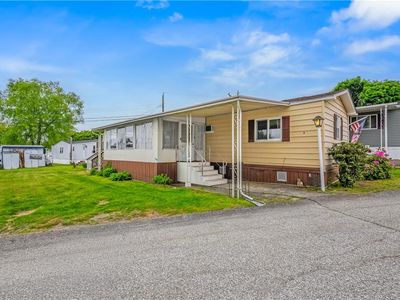 8 Thrid St, Middletown, RI, 02842