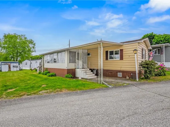 8 Thrid St, Middletown, RI 02842