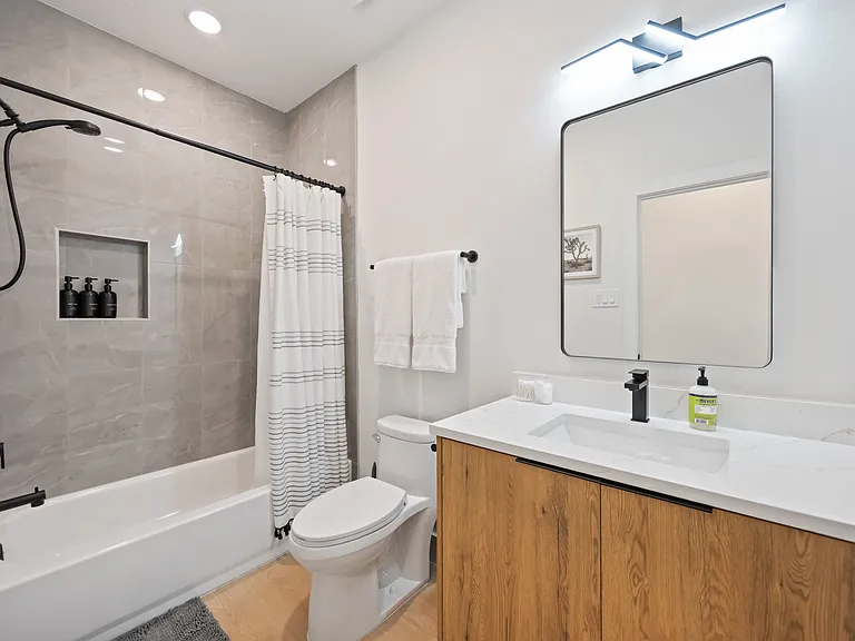 4110 Dreyfus St #B — Photo 11