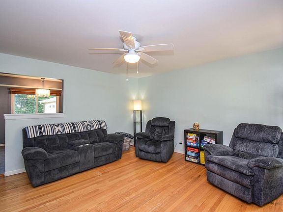 4th image of 420 Richard STREET