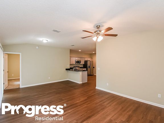 4th image of 1104 Center St