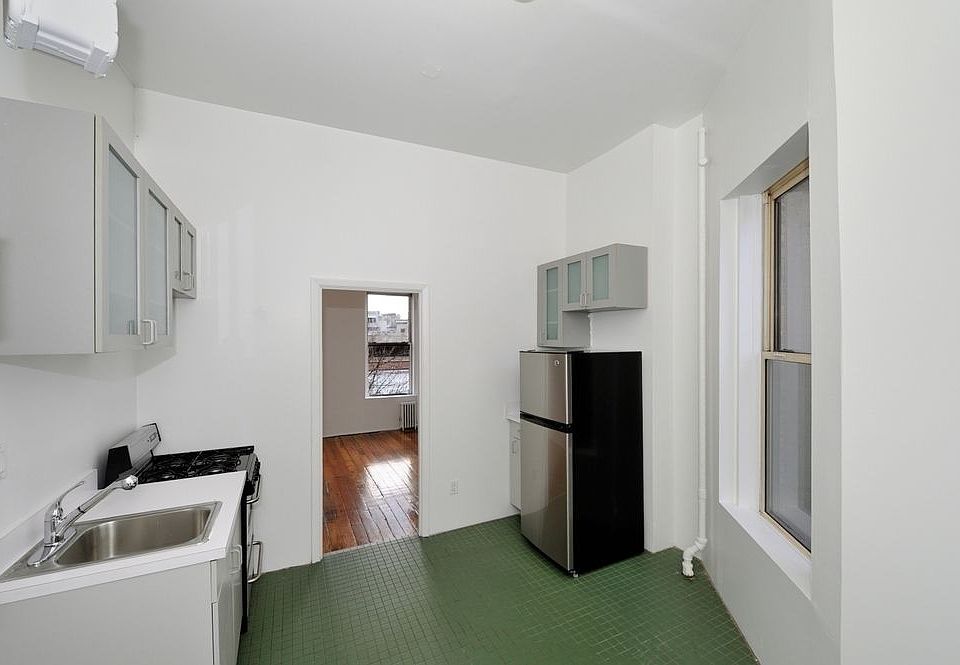 1st image of 190 6th Ave APT 6RS