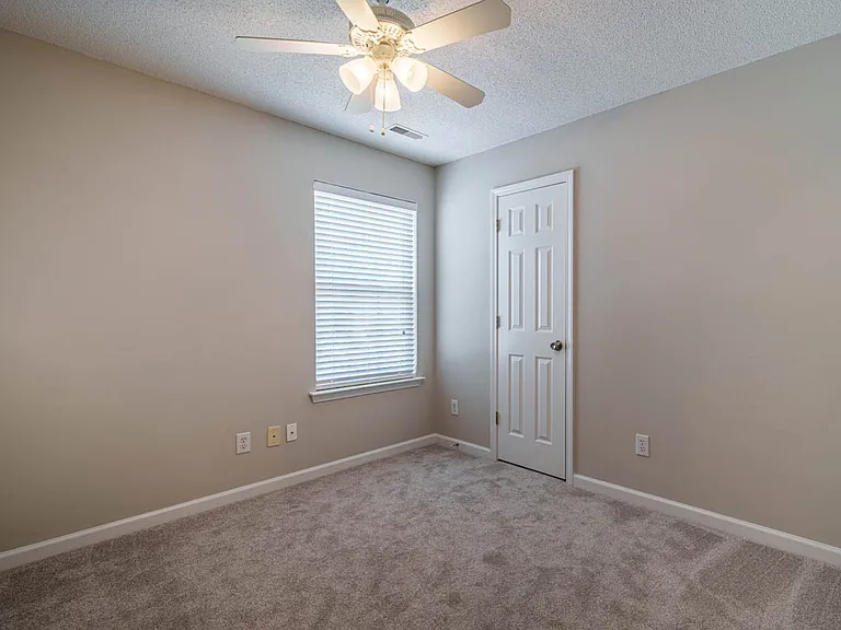 101 Thorncrest Dr — Photo 28