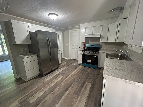 3rd image of 385 N Lakeshore Dr