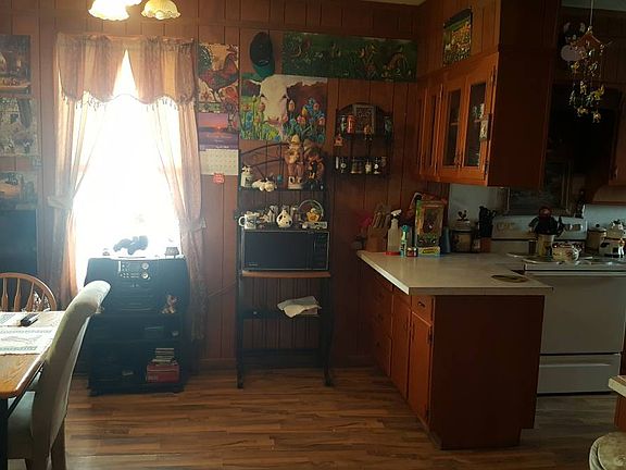 Open concept dining/kitchen