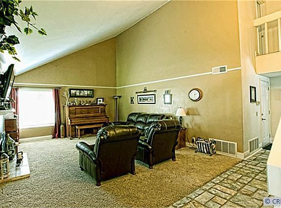 3rd image of 1238 N Thurston Pl