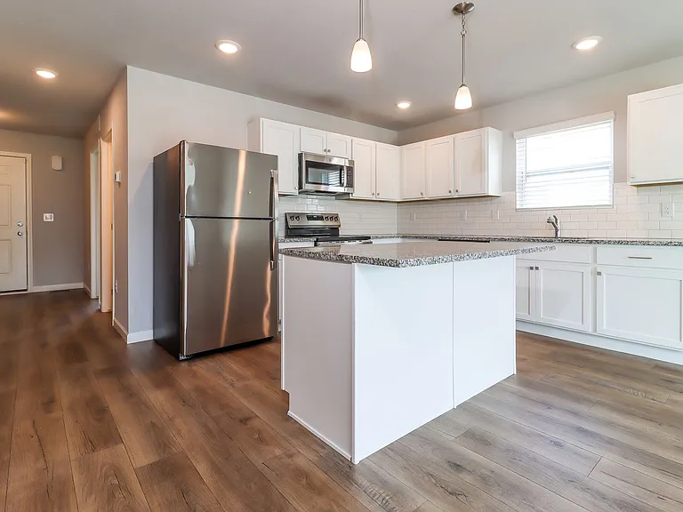 2216 Macatawa Ln — Photo 8