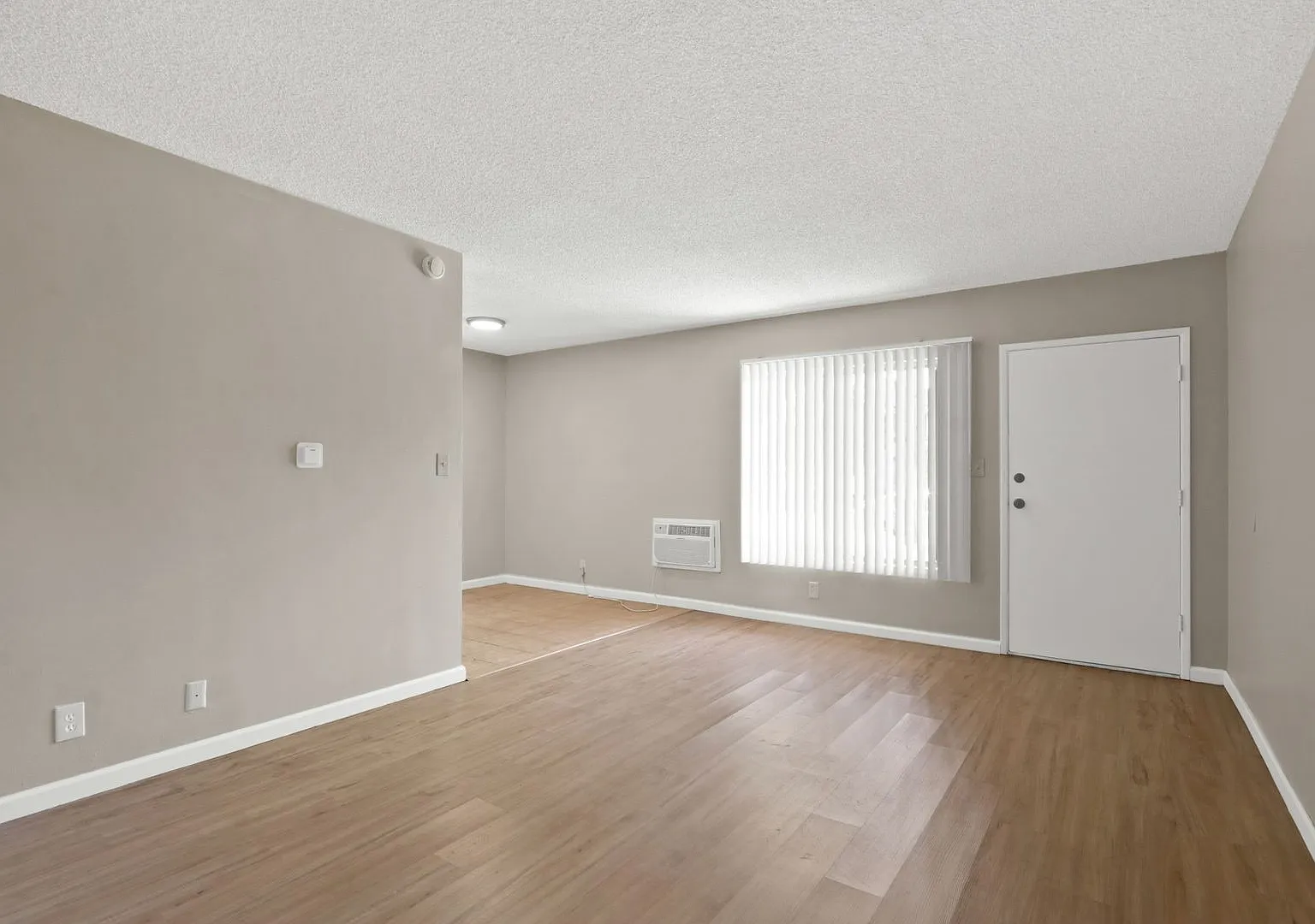 457 W. Front St — Photo 2